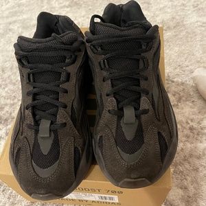 Size 7 - adidas Yeezy Boost 700 V2 Vanta